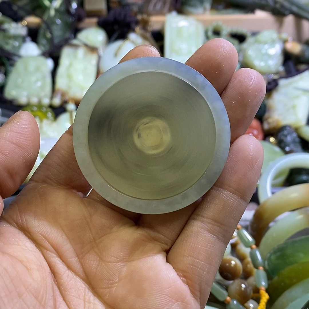 岫玉未镶嵌手玩件一个