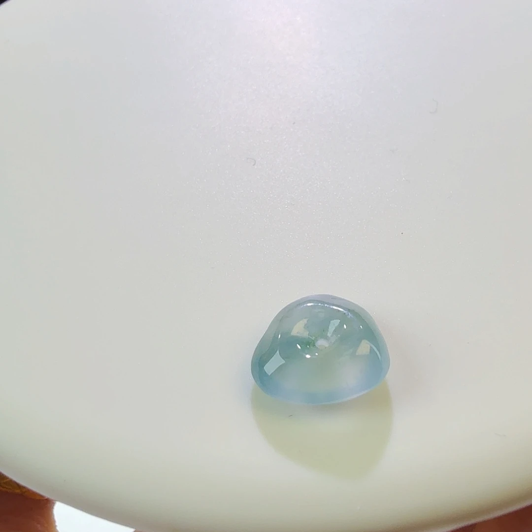 翡翠裸石风生水起