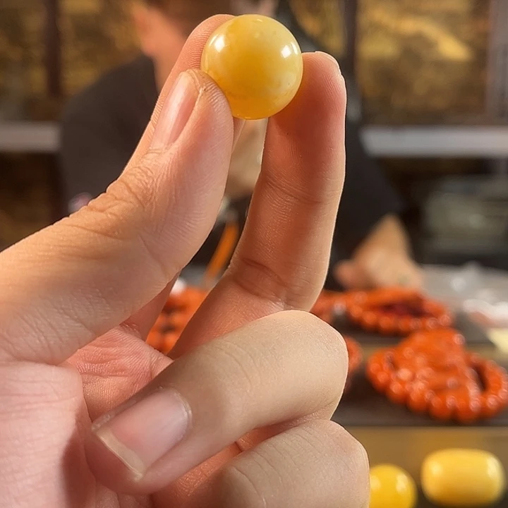 琥珀裸石未镶嵌蜜蜡圆珠