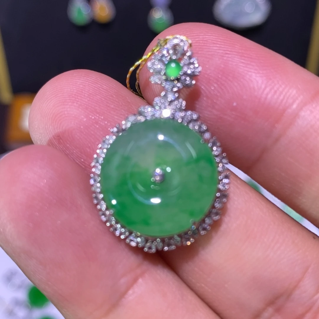 【闪购商品】吊坠(不含链)18K金镶嵌翡翠