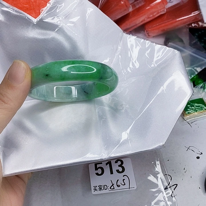 翡翠未镶嵌手镯一图一物实物为准（微瑕处理）