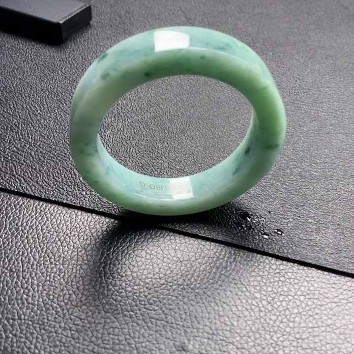 定制翡翠未镶嵌手镯