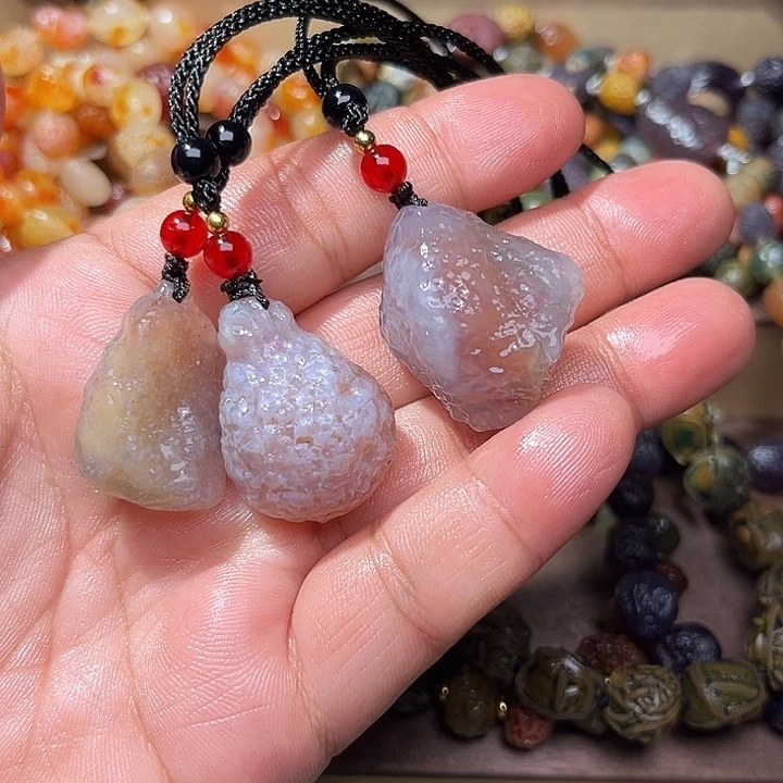 阿拉善彩玛瑙吊坠