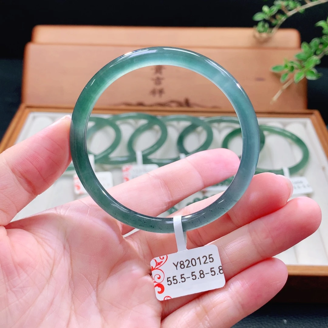 未镶嵌手镯（圆镯）翡翠