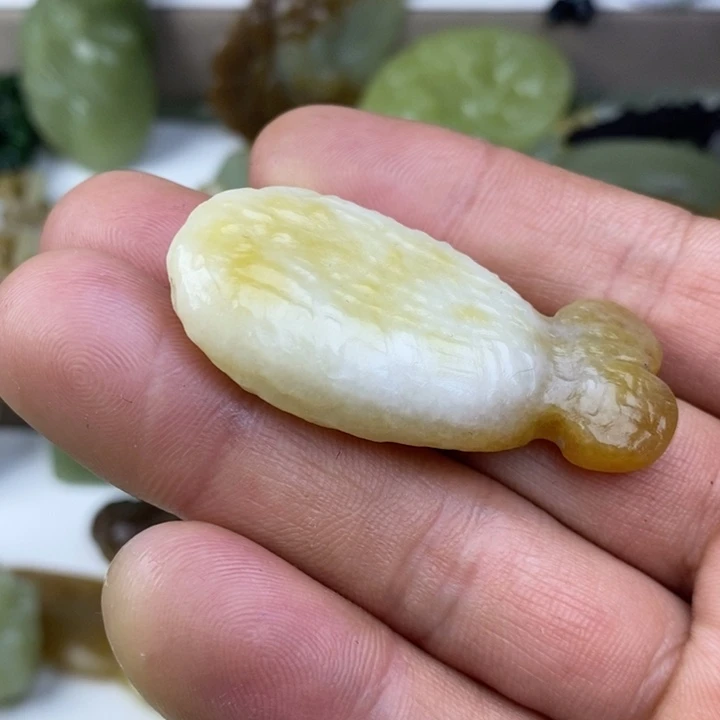 和田玉（糖玉）未镶嵌颈饰