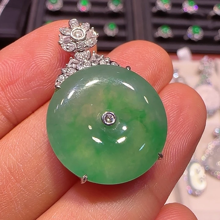 翡翠吊坠(不含链)18K金镶嵌爱****娘吊坠