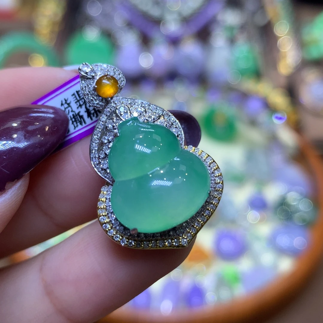 翡翠18K金镶嵌颈饰