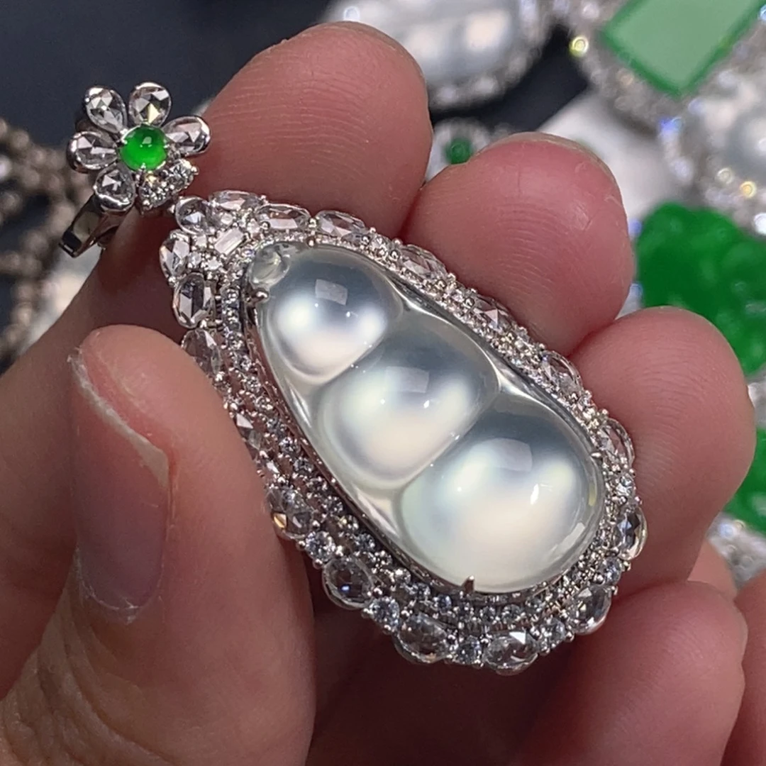 翡翠18K金镶嵌颈饰天然缅甸A货翡翠