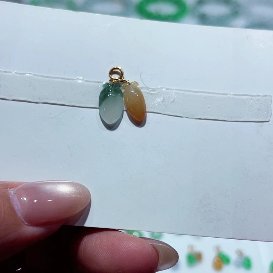 娜****翡翠未镶嵌手链天然缅甸翡翠A货卡