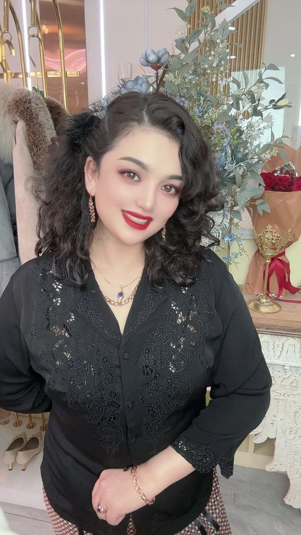 《黑色كاستىيۇم پۇسۇني  قارا رەڭ》西装领蚕桑丝衬，刺绣中袖衬衣