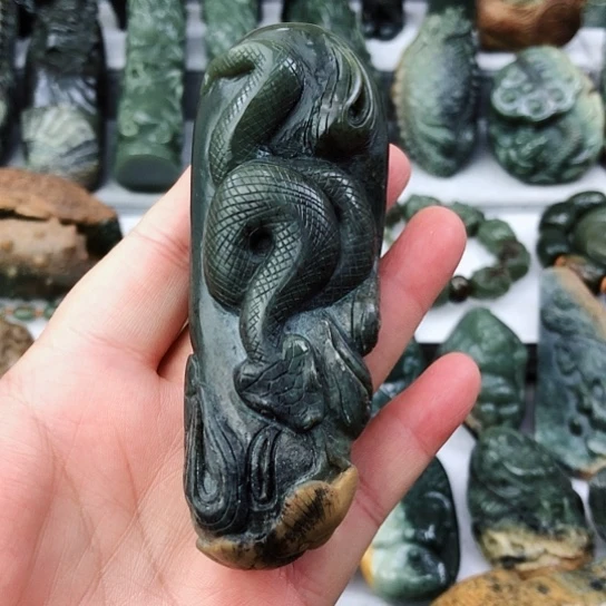 未镶嵌岫岩河磨玉（透闪石质玉）把件