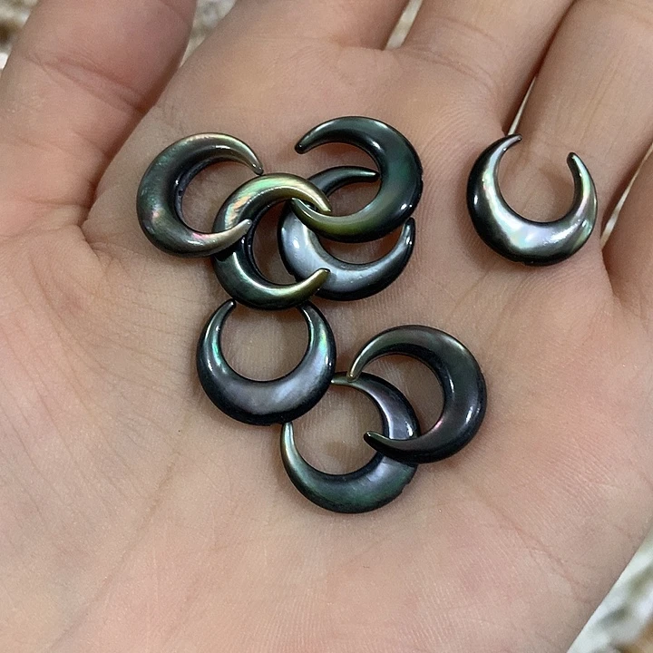 2个黑叠贝中间孔月亮