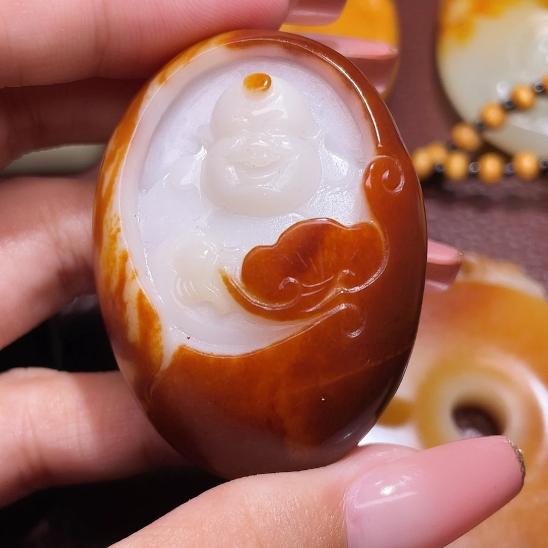 行***运和田玉未镶嵌颈饰