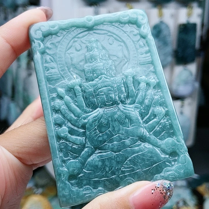 翡翠足铂镶嵌颈饰翡翠