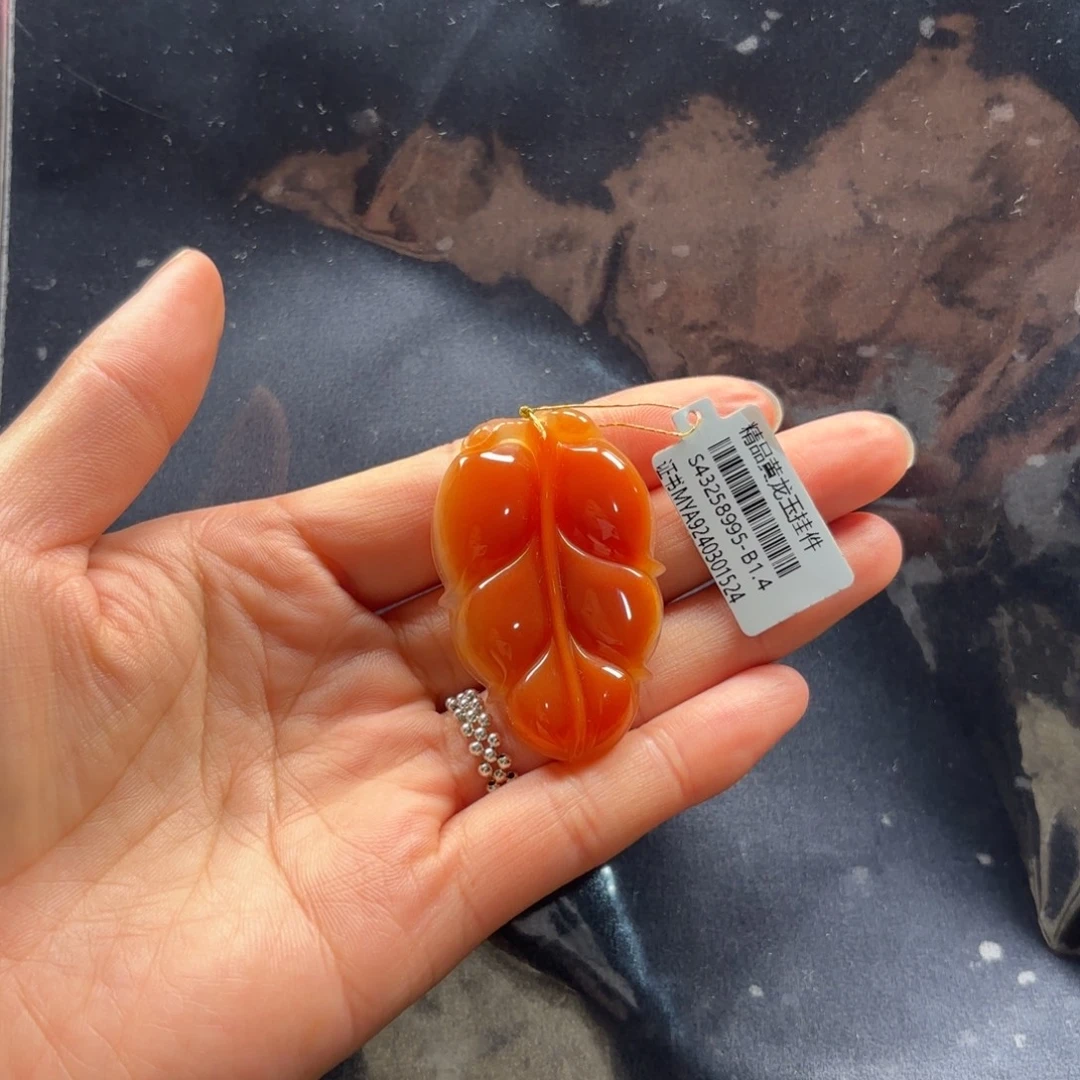 石英质玉（黄龙玉）未镶嵌颈饰