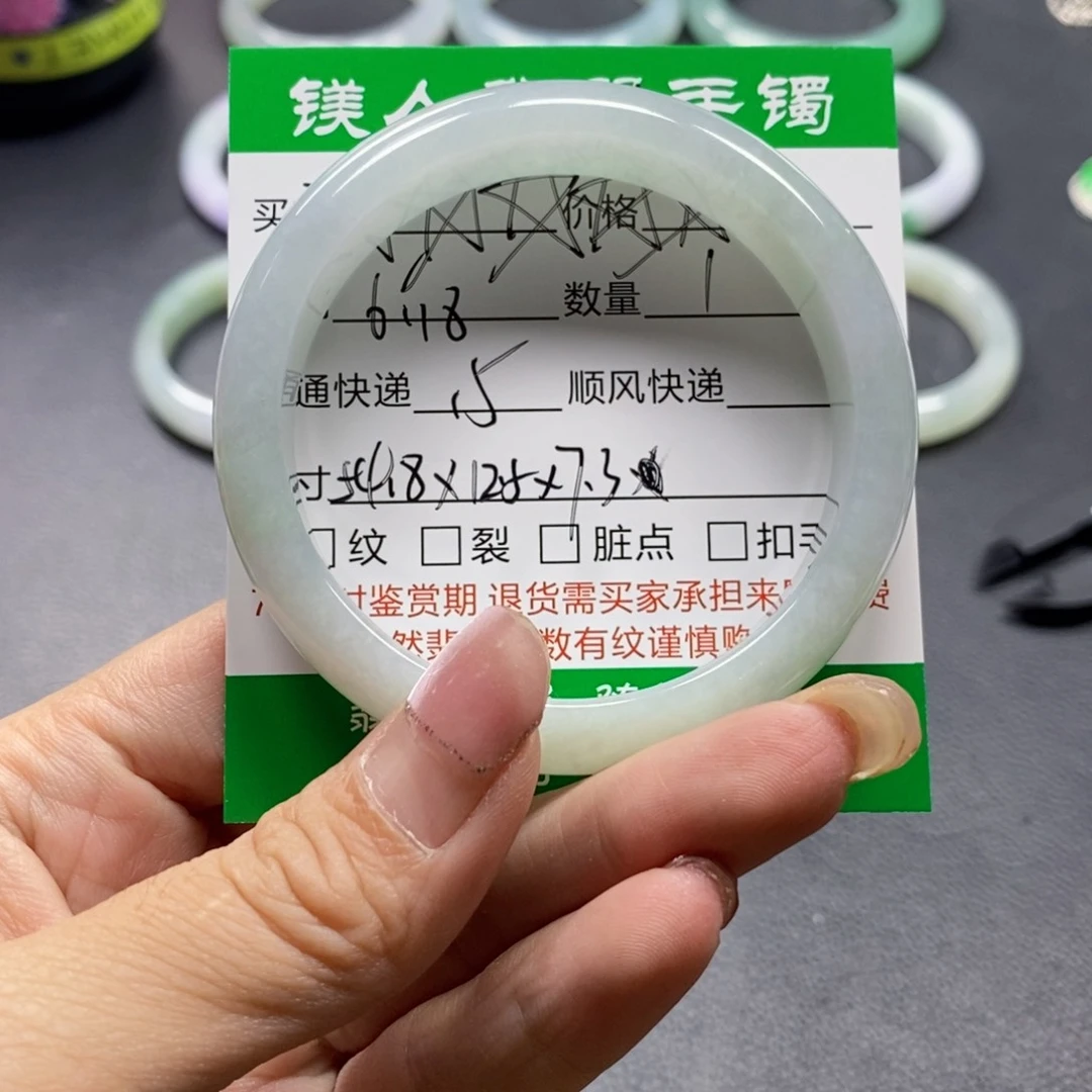 翡翠手镯未镶嵌天然翡翠