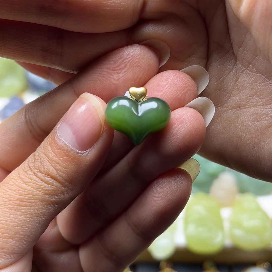 和田玉18K金镶嵌颈饰猫眼
