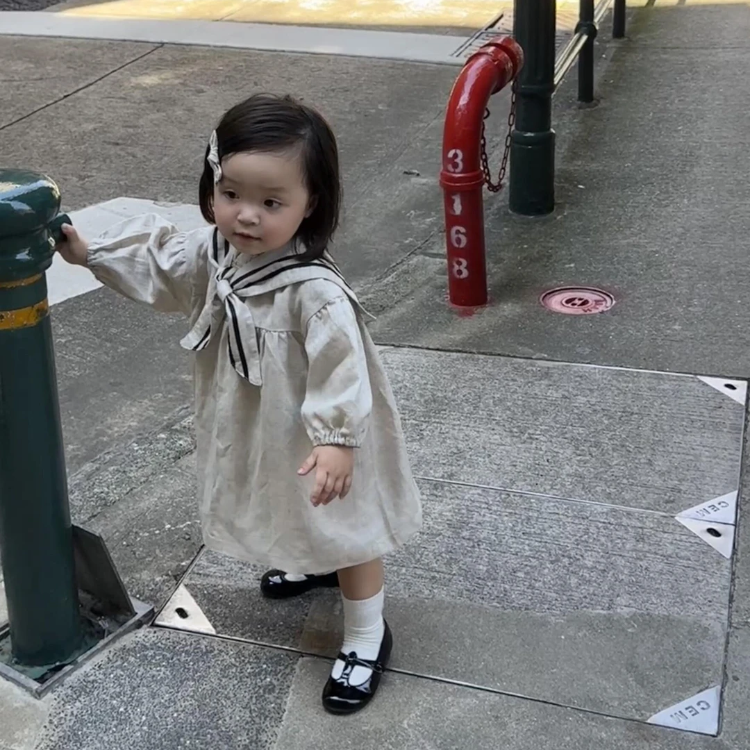 小思家女童2025秋季新款休闲学院风海军领连衣裙