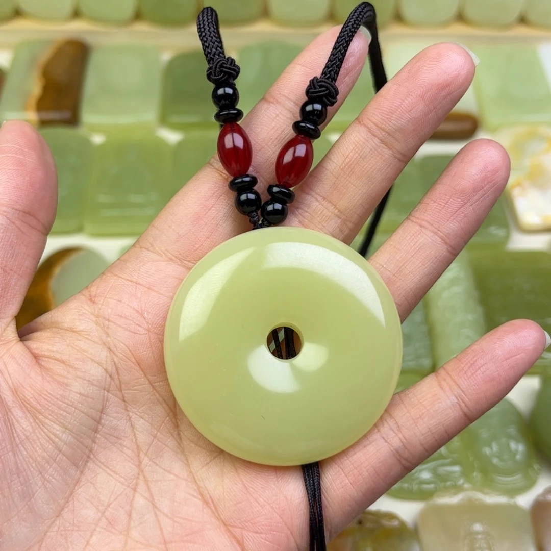 新疆昆仑山料平安扣