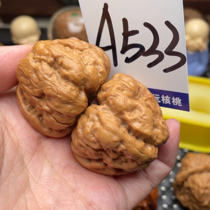 把***下桃核把件蛤蟆头。