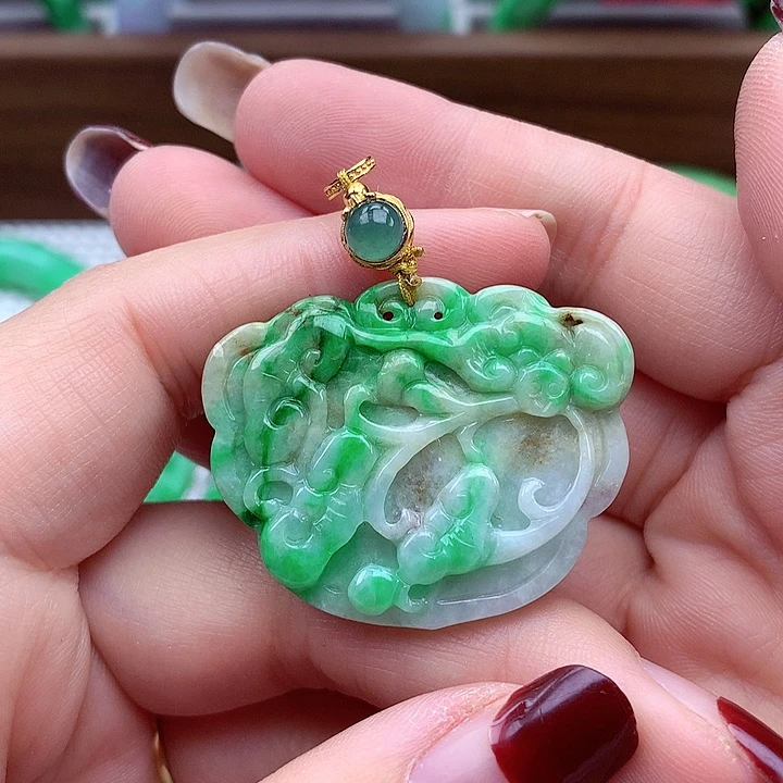 翡翠颈饰未镶嵌翡翠