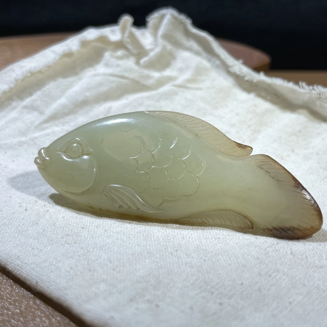 和田玉玉鱼 （长7.15 宽2.69 厚1.1 ）27.2克