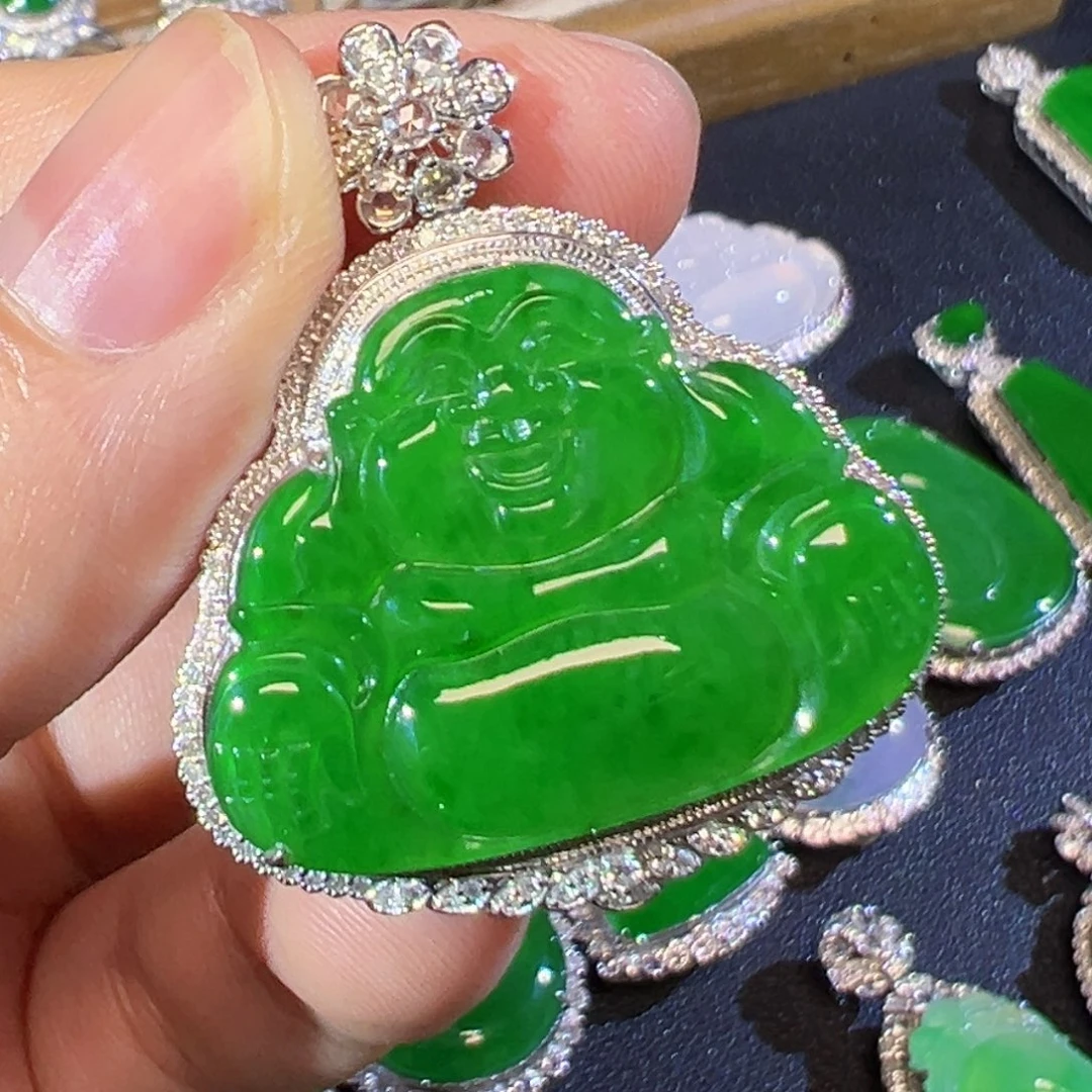 翡翠18K金镶嵌颈饰