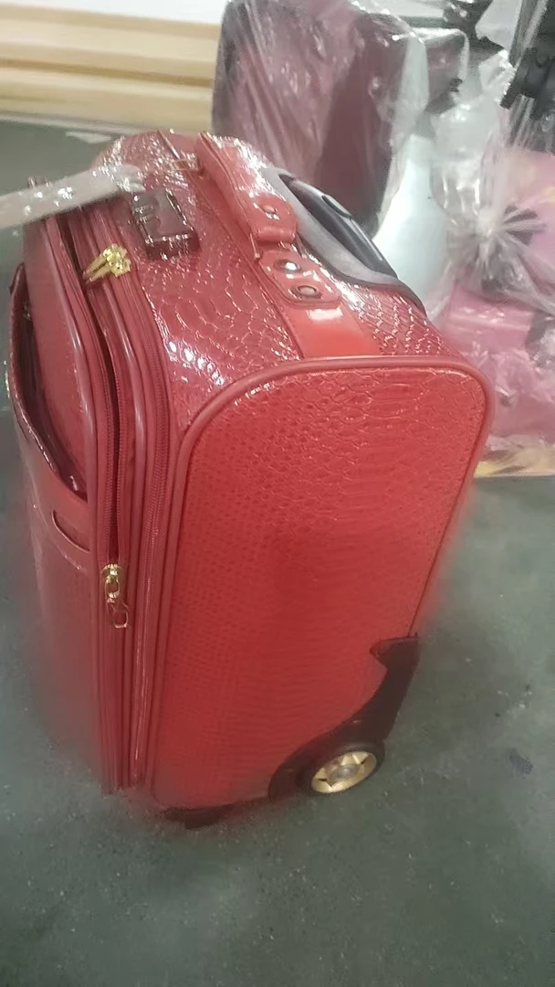 商务型正红色行李箱拉杆箱任意发1个24寸多纹路