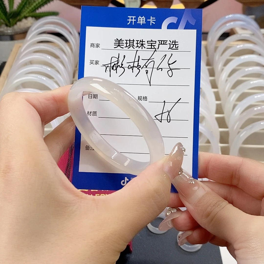 玛瑙/玉髓手镯未镶嵌彬**伱