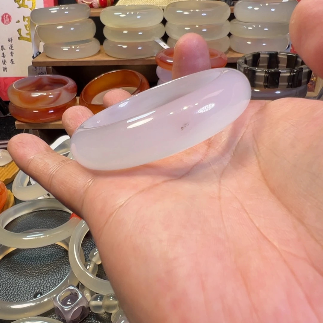 昕***怡玛瑙/玉髓手镯未镶嵌