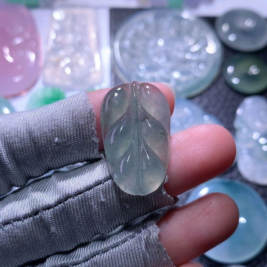 【闪购商品】翡翠未镶嵌颈饰叶子