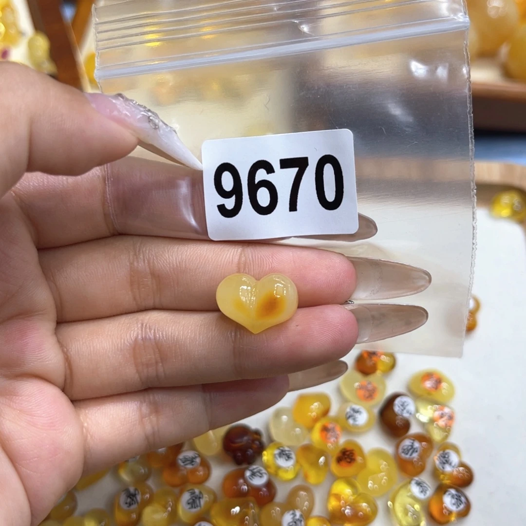 琥珀未镶嵌珠宝奇石