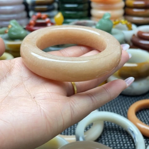 未镶嵌手镯石英质玉