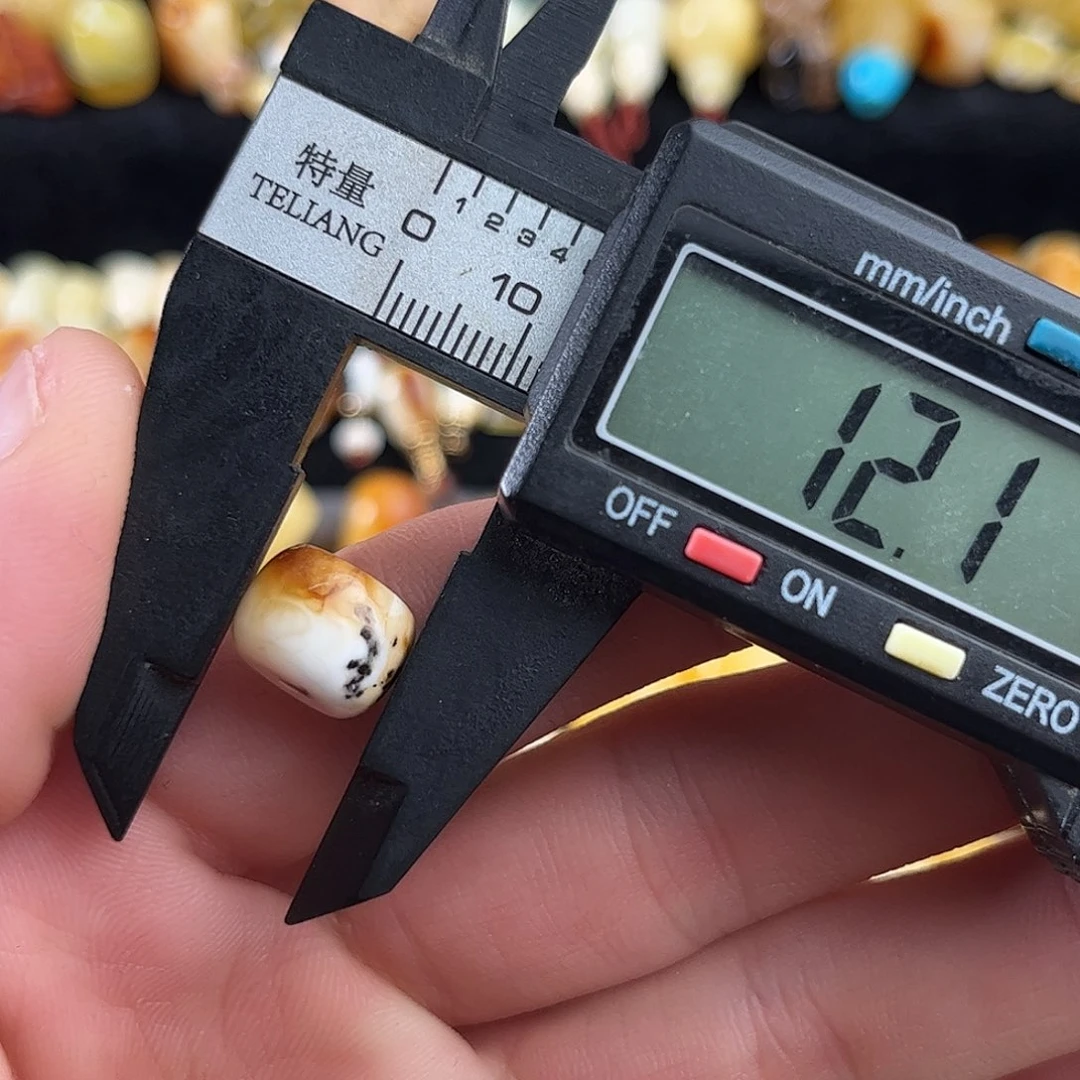 蜜蜡未镶嵌珠宝奇石