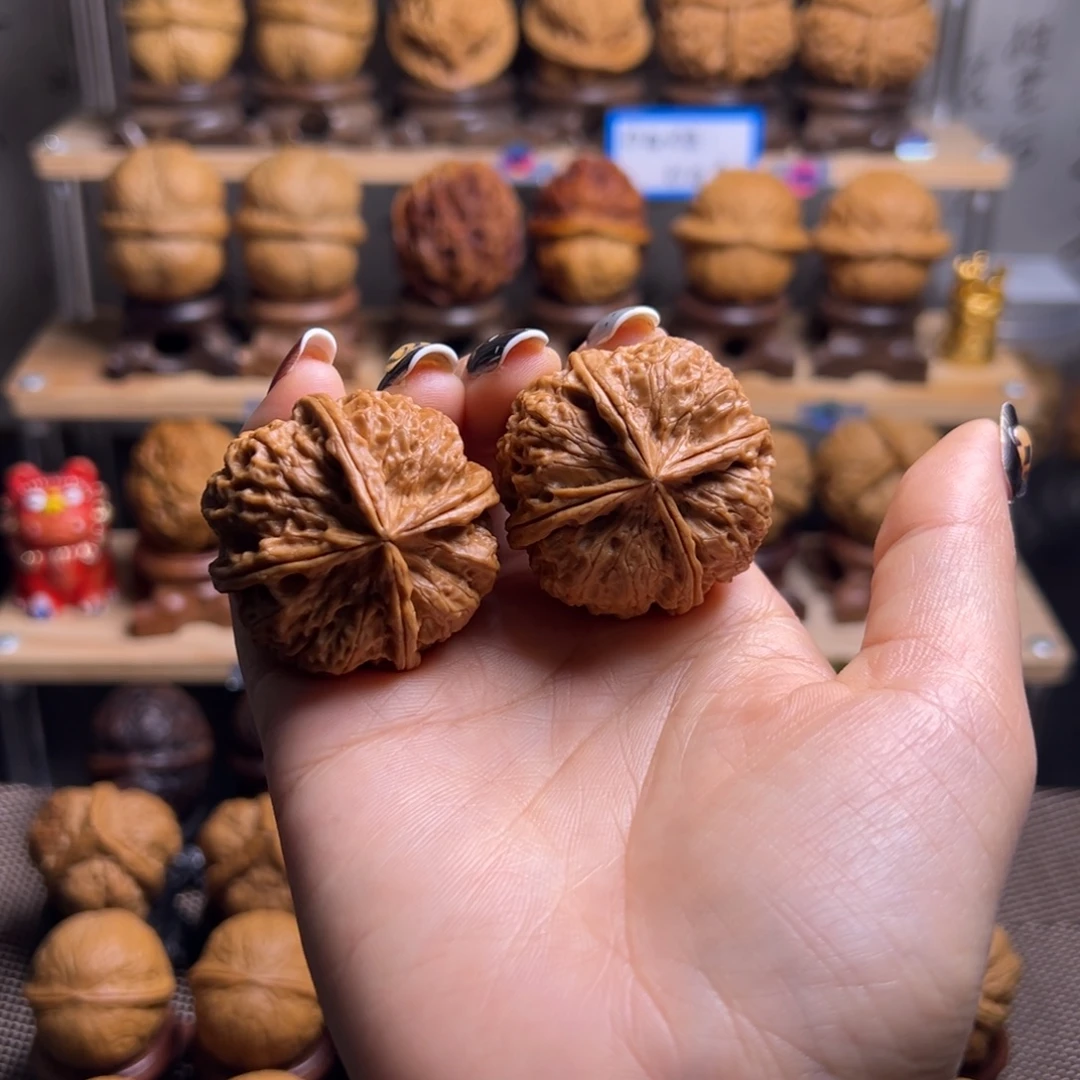 把件桃核风舞四棱H49