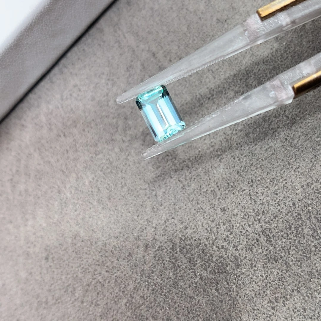 绿柱石裸石1.07克拉钒绿柱