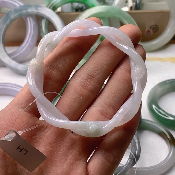 翡翠手镯未镶嵌翡翠