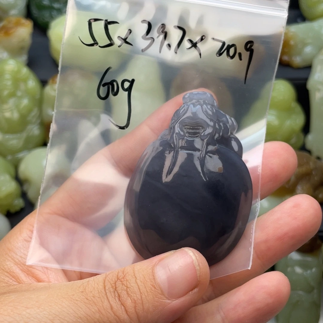 和田玉未镶嵌颈饰知**黑