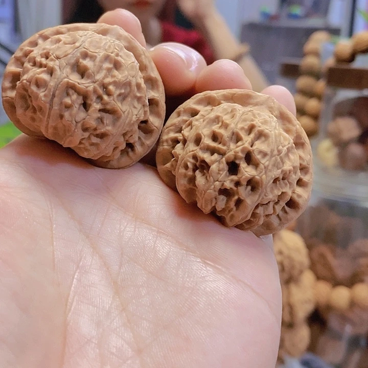 【闪购商品】文玩核桃把件40宫灯水尖