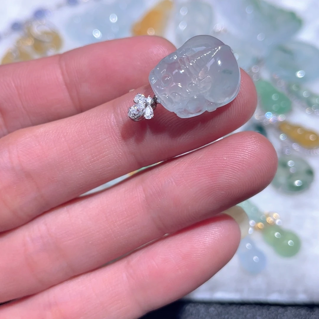 翡翠18K金镶嵌颈饰翡翠