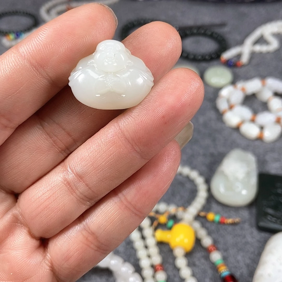 和田玉颈饰未镶嵌呀****吗