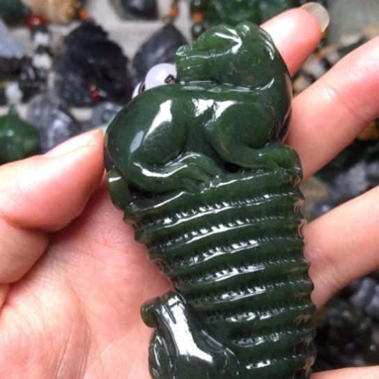 和田玉未镶嵌把件