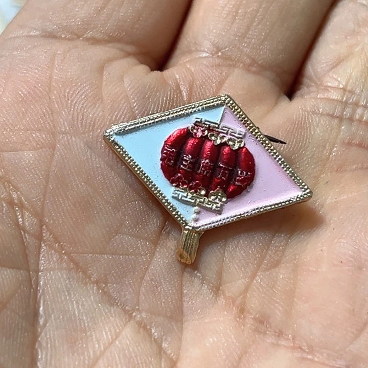 摸***尉其他普通金属普通纪念章一枚