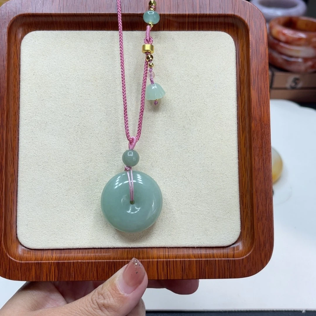 未镶嵌石英岩玉珠宝奇石