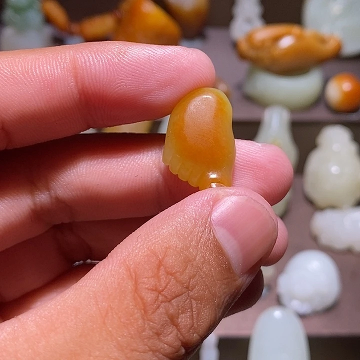 和田玉未镶嵌车挂