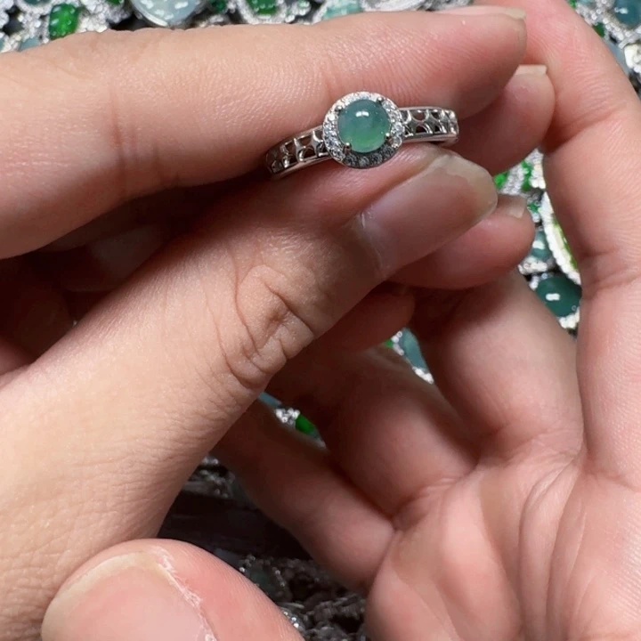 翡翠未镶嵌颈饰天然A货翡翠放漏