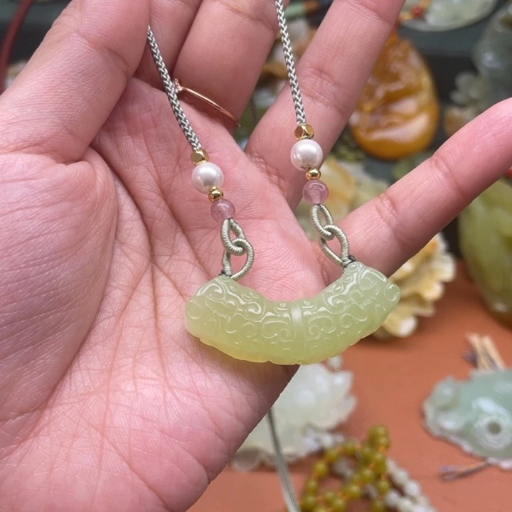 蛇纹石玉吊坠合金