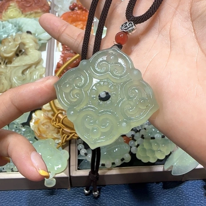 蛇纹石玉未镶嵌吊坠