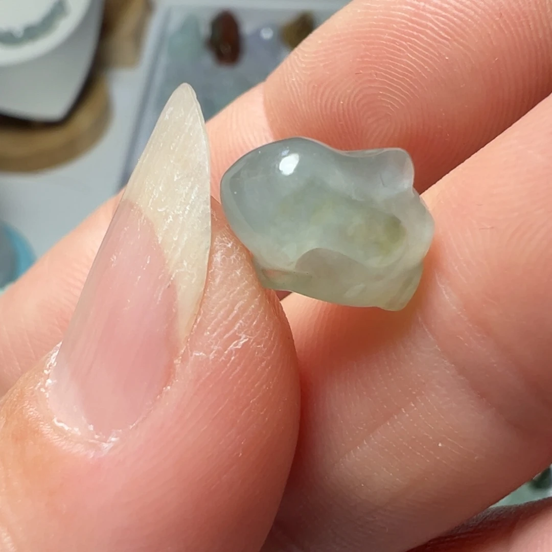 宠***家翡翠未镶嵌颈饰通孔小兔子一个50块