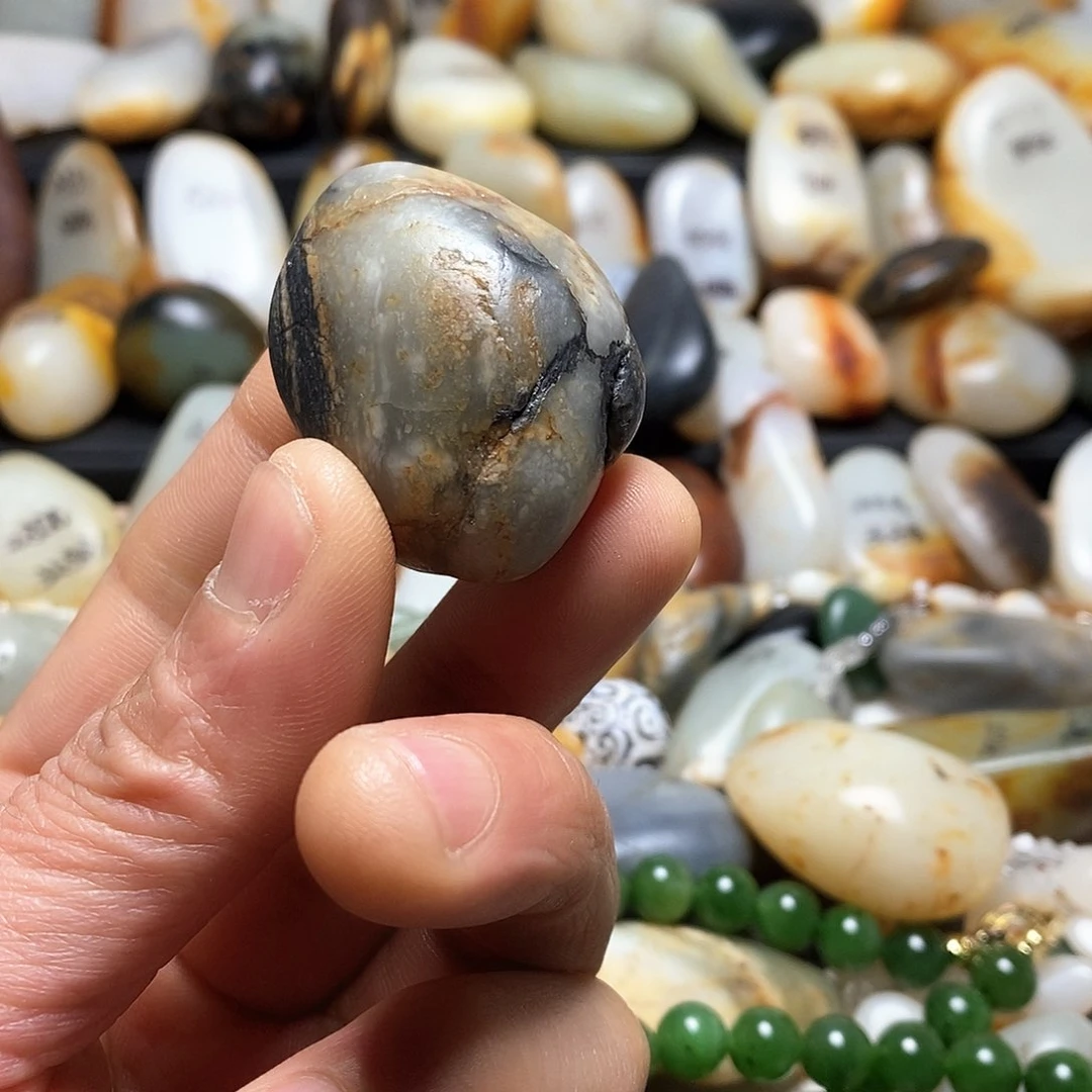 和田玉颈饰未镶嵌吊坠